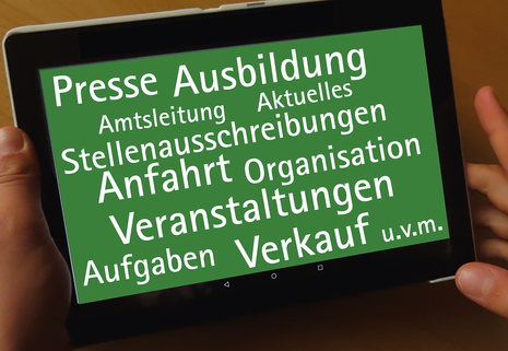 Tablet mit Begriffen des Portals Landesamt für Geobasisinformation Sachsen