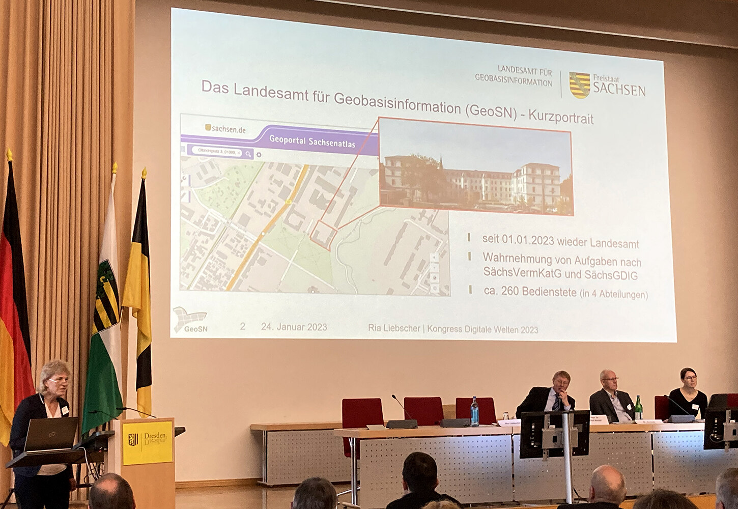 Ria Liebscher, Abteilungsleiterin im Landesamt für Geobasisinformation Sachsen, beim Vortrag „INSPIRE – Last oder Segen?“