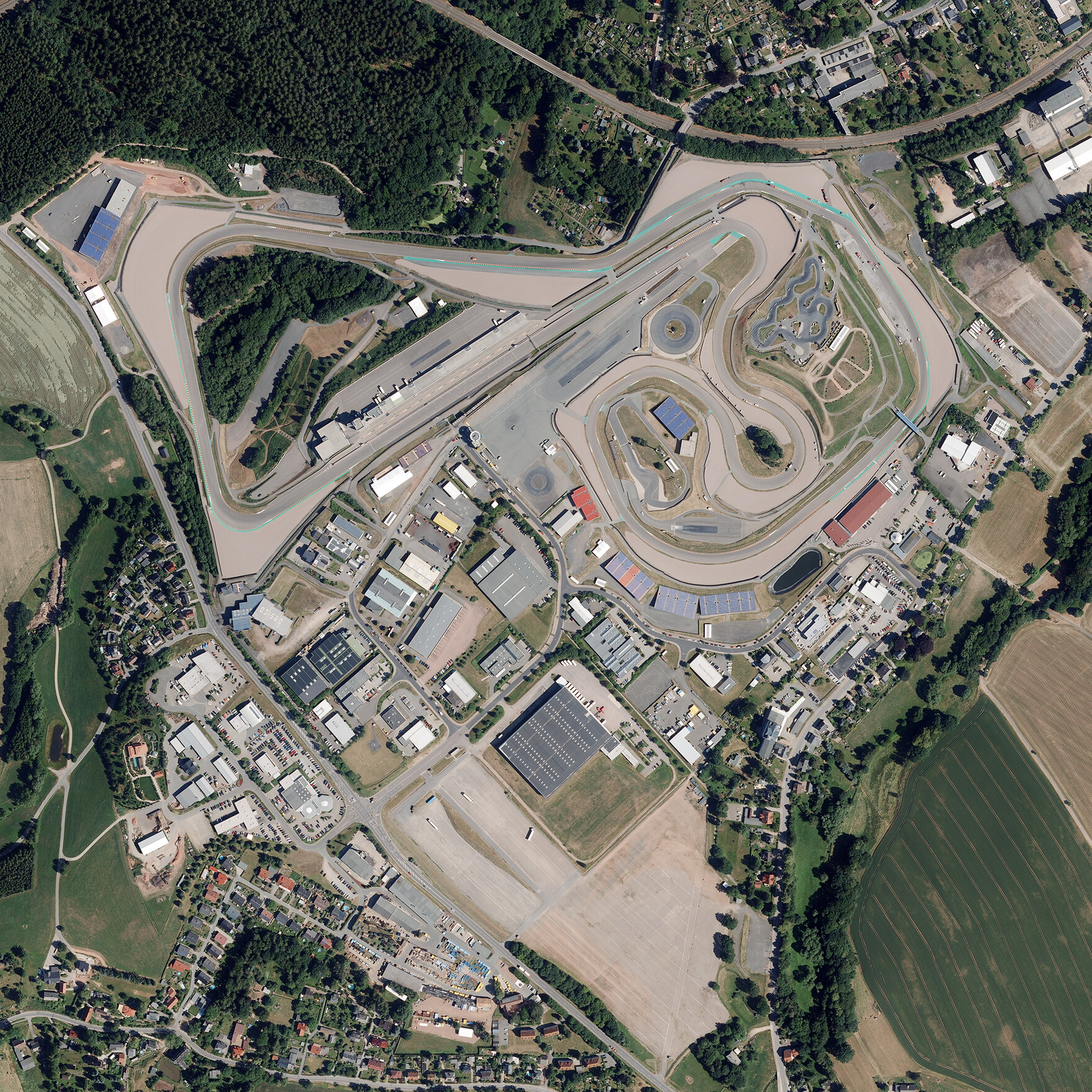Luftbild der Rennstrecke Sachsenring bei Oberlungwitz