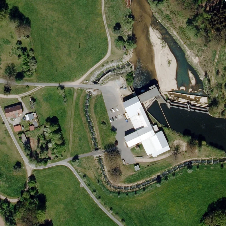 Luftbild Wasserkraftwerk Nieder-Neundorf (ehem. Papierfabrik)