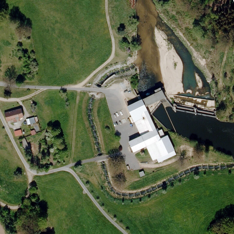 Luftbild Wasserkraftwerk Nieder-Neundorf (ehem. Papierfabrik)