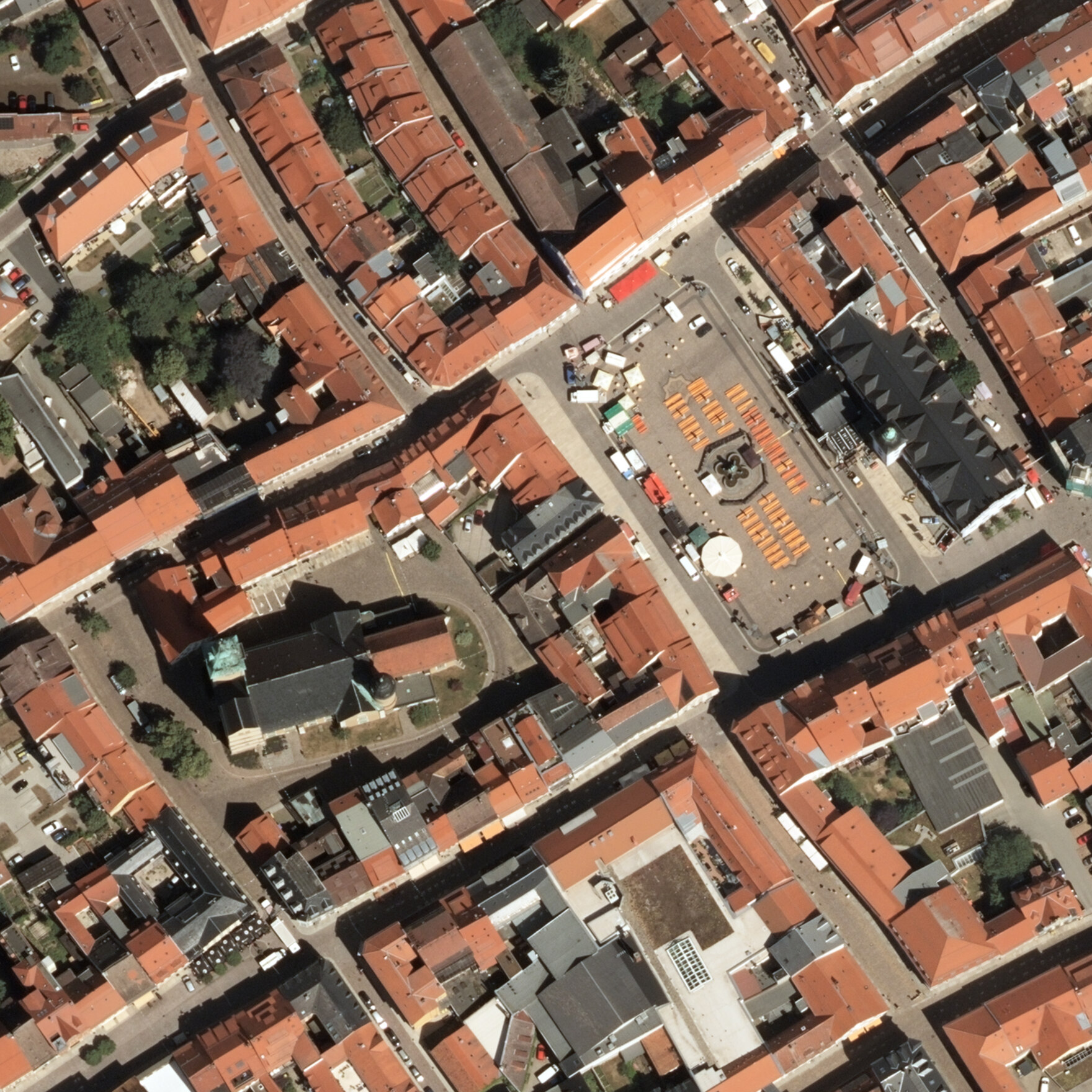 Luftbildaufnahme von Obermarkt und Petrikirche Freiberg
